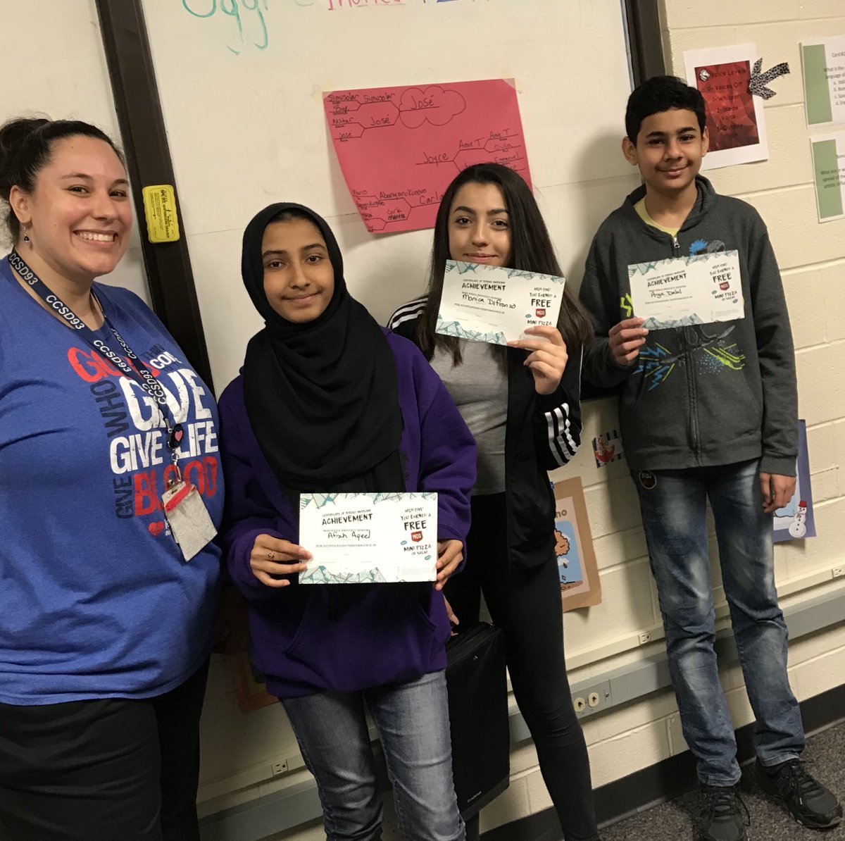 KirbyjJill's tweet photo. Learned so much from @MelissaJDeLaPaz EL Humanities kids as they researched then argued in favor of their @Kiva microloan applicant. Loved her bracket style friendly competition #compassioned #passiondriven #globalawareness @CCSD93 @stallionchat https://t.co/gvxUDSGoE1