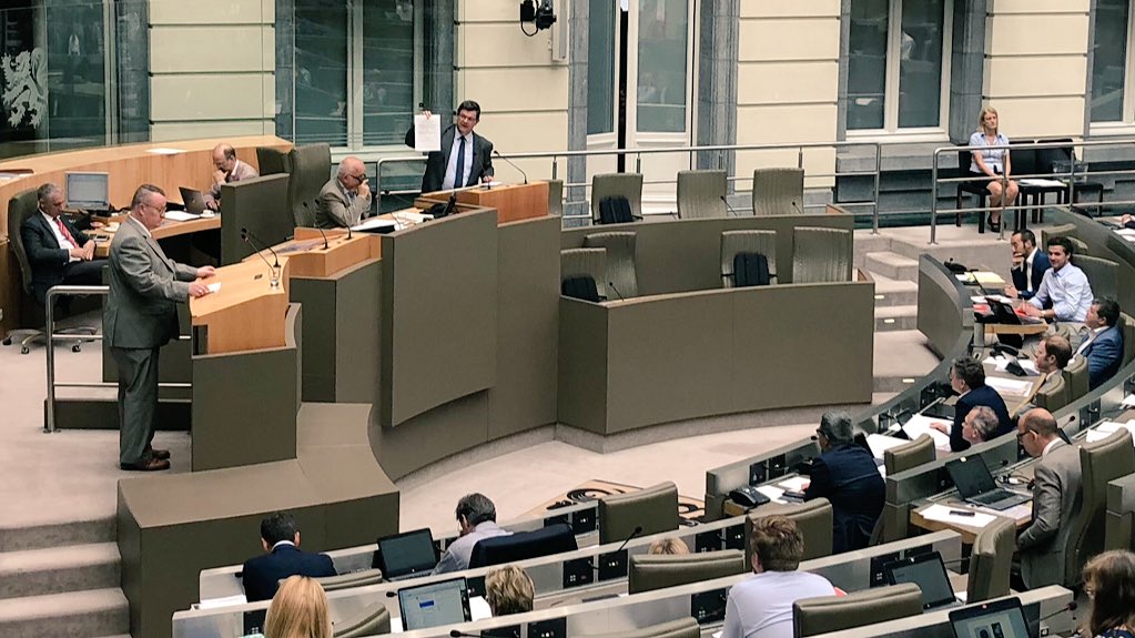 MargotNeyskens's tweet photo. 💬@Barttommelein: ‘We hebben met de hele Vlaamse regering samen beslist om het #energiepact om te zetten in een concreet actieplan. Of het nu verwelkomen of toejuichen is, het zal me worst wezen, we gaan het uitvoeren. Dát is wat telt!’

#gewoondoen🔵 #stroomversnelling https://t.co/IPZwB2zuwz