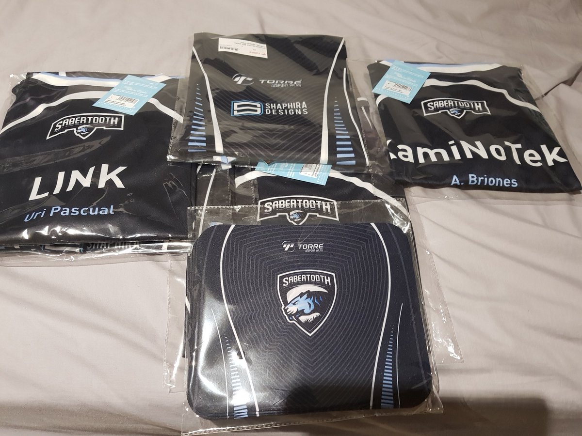 🎮 camisetas oficiales de <a href="/SabertoothTeam/">TeamSabertooth</a> 🎮

Genial trabajo de <a href="/ShaphiRaDesigns/">ShaphiRa (Safi) 🌹 Ainoa Mrtz</a> y <a href="/torrewear/">Torré Wear ®</a> 👌

Nosotros tenemos unas ganas locas de abrirlas y estrenarlas ya 🤤