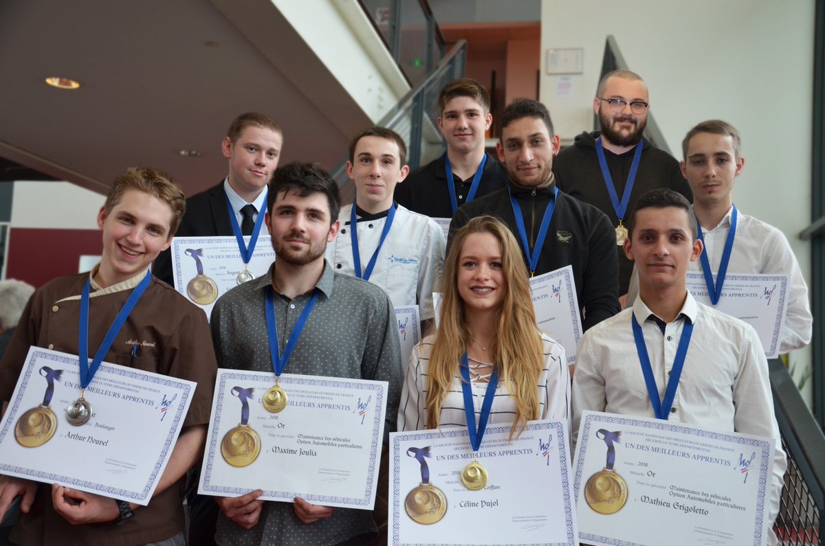 FacDesMetiers91's tweet photo. Les 10 #meilleurs #apprentis #départementaux de la @FacDesMetiers91 au #concours #UndesmeilleursapprentisdeFrance 2018. Bravo aux #médaillés des catégories #boulangerie, #coiffure, #maintenance de #véhicules #automobiles, #peinture et #réparation des #carrosseries. https://t.co/gbaKYWDDb9