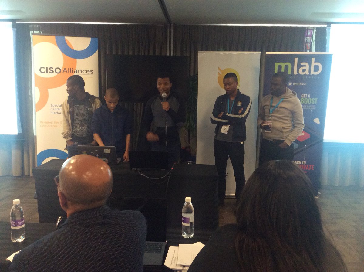 TiyaniTee's tweet image. Team #DataWizards just set the stage on 🔥🔥🔥🔥🔥 #SS18Hack @ITWeb @ITWeb_Events