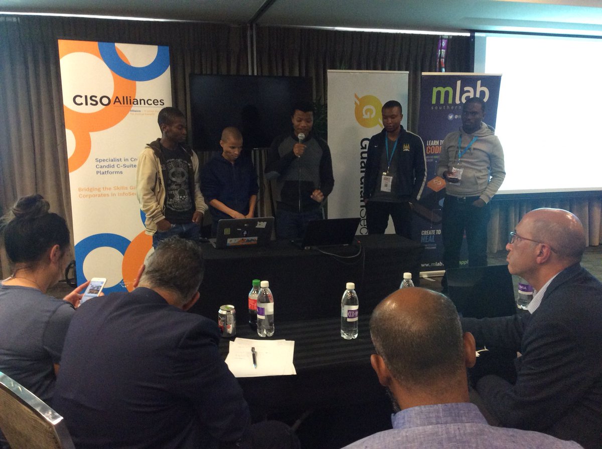 TiyaniTee's tweet image. Team #DataWizards just set the stage on 🔥🔥🔥🔥🔥 #SS18Hack @ITWeb @ITWeb_Events