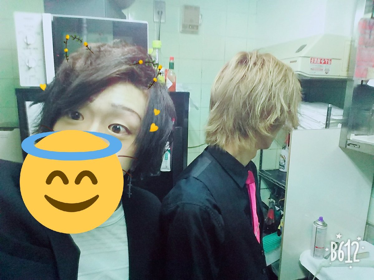 DAIYA071411's tweet photo. 水曜日のユニバース！
雨が降ってますが店内は晴天レベル
バシッと活動中＼(^^)／
今日は如月悠さんとパシャリンコ🎵
男は背中で語るんやで！( ・∇・) https://t.co/SHe0hN12ol