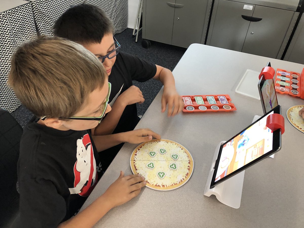 We are making pizzas in the #MustangMakerspace thanks to the #TustinSantaAnaRotaryClub #GoodIdeaAward. Engaged. Collaboration. Mathematics #WeAreTUSD @Arroyo_TUSD <a href="/katy_sheyka/">Katy Sheyka</a> <a href="/OsmoPizzaCo/">Osmo Pizza Co.</a>