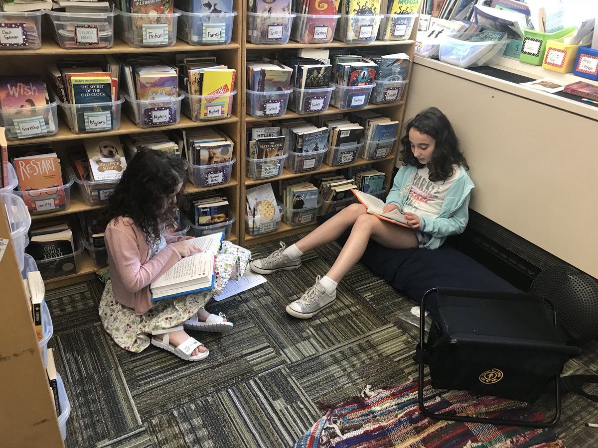 Gesher_SSDS's tweet photo. Mixed grades pray and learn together #tefillah https://t.co/ZZThT8BXxV