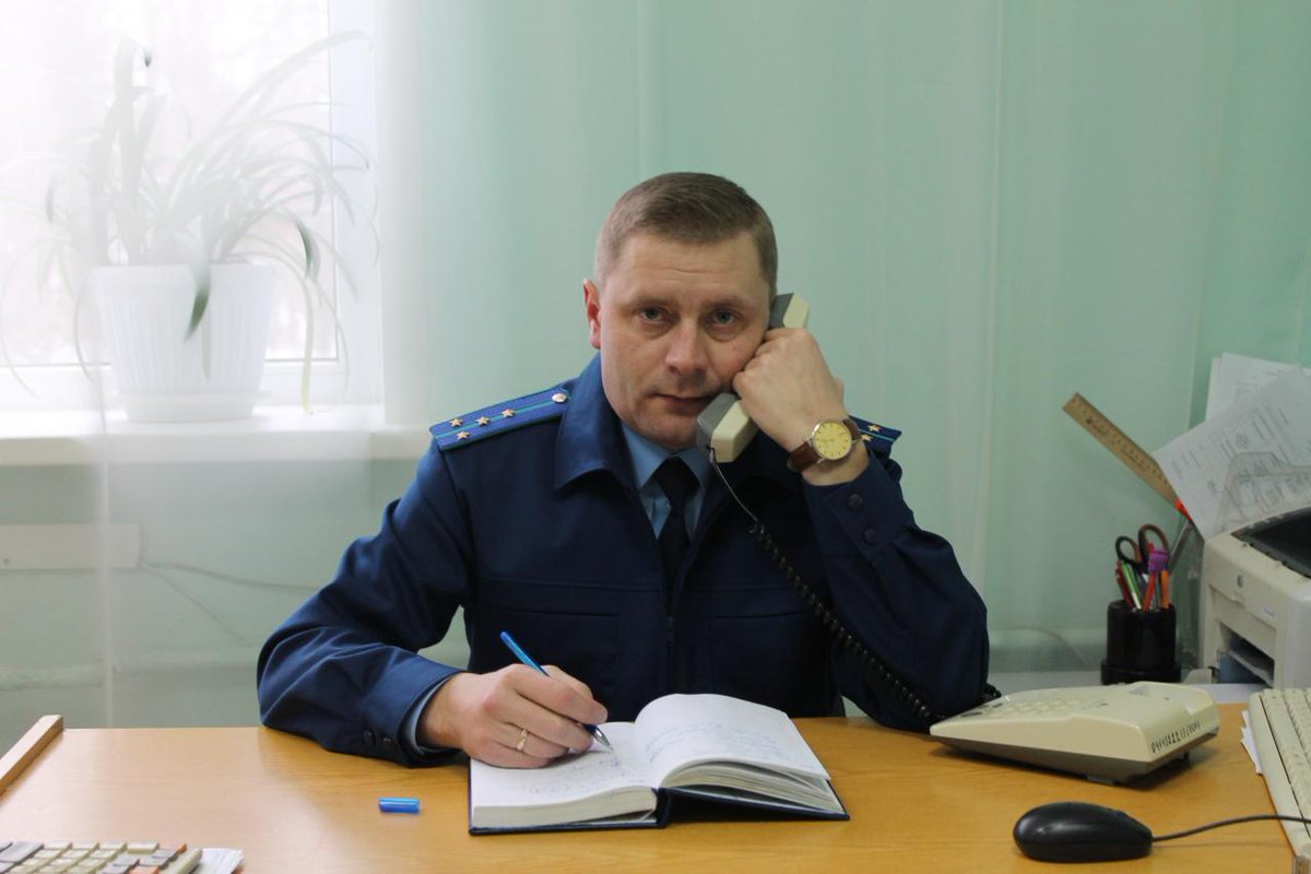 28 мая 2018 года прокурор Арсеньевского района Евгений Сергеевич Папрыгин с 10.00 до 11.00 в редакции газеты «Арсеньевские вести. Наш район» проведет «Прямую линию» с жителями Арсеньевского района. Телефон: 8(48733) 21-1-07, 8-950-927-57-17
Источник: ars-news.ru/news/prokuror-…