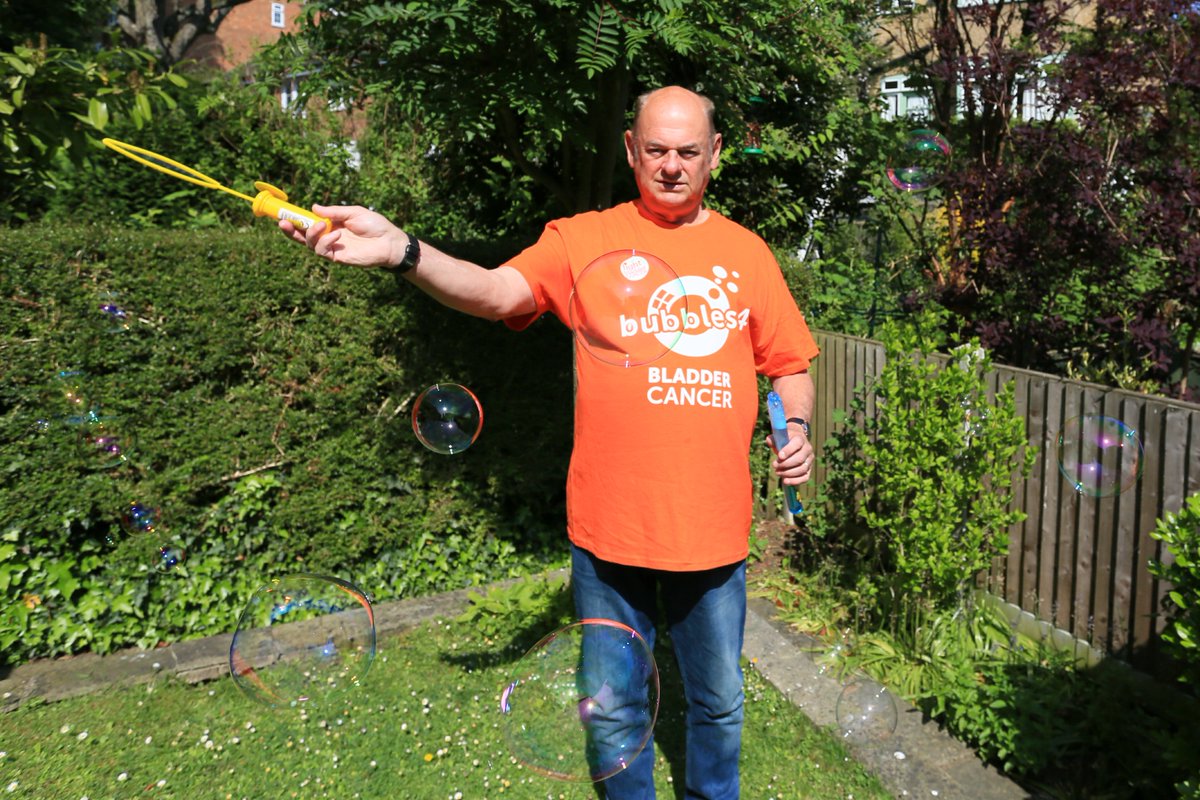 Making Bubbles (a little bit of cheating not blowing) in support of #bladdercancerawarenessmonth #Bubbles4BladderCancer #GuysCancer and tours research team at Guys and St Thomas' @SupportGSTT @GuysUrology @GSTTnhs  @TOUR_KCL @BladderCancerUK Spread the word by retweet! @MEIKOUK