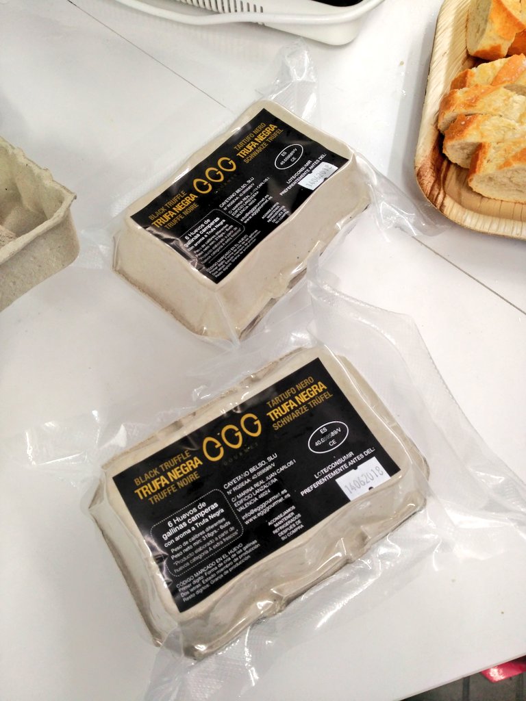 Aramendi_'s tweet photo. En la inauguración de Future Food Lab en @IEDMadrid donde se busca crear un proyecto que una gente con la comida, aporte sostenibilidad y relacione al ser humano con el cultivo, producción,diseño y compra de productos novedosos @Ffoodinstitute #FoodLab #Tech #CTA #IED #Innovation https://t.co/4h3gIxZyOe