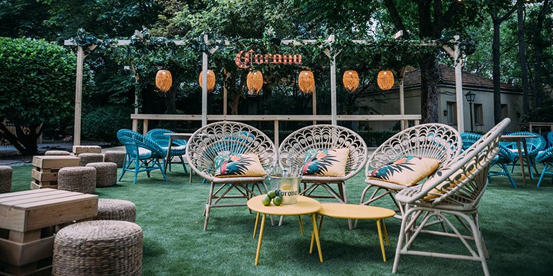 Nada mejor que desconectar del estrés diario en un oasis urbano como el que propone <a href="/corona/">Corona</a>, que además cuenta con conciertos de artistas como <a href="/BelyBasarte/">Bely Basarte</a>, <a href="/holamellamoboza/">Carmen Boza</a> y <a href="/Delaportemusic/">Delaporte</a> 
lagranvida.madriddiferente.com/?p=9082