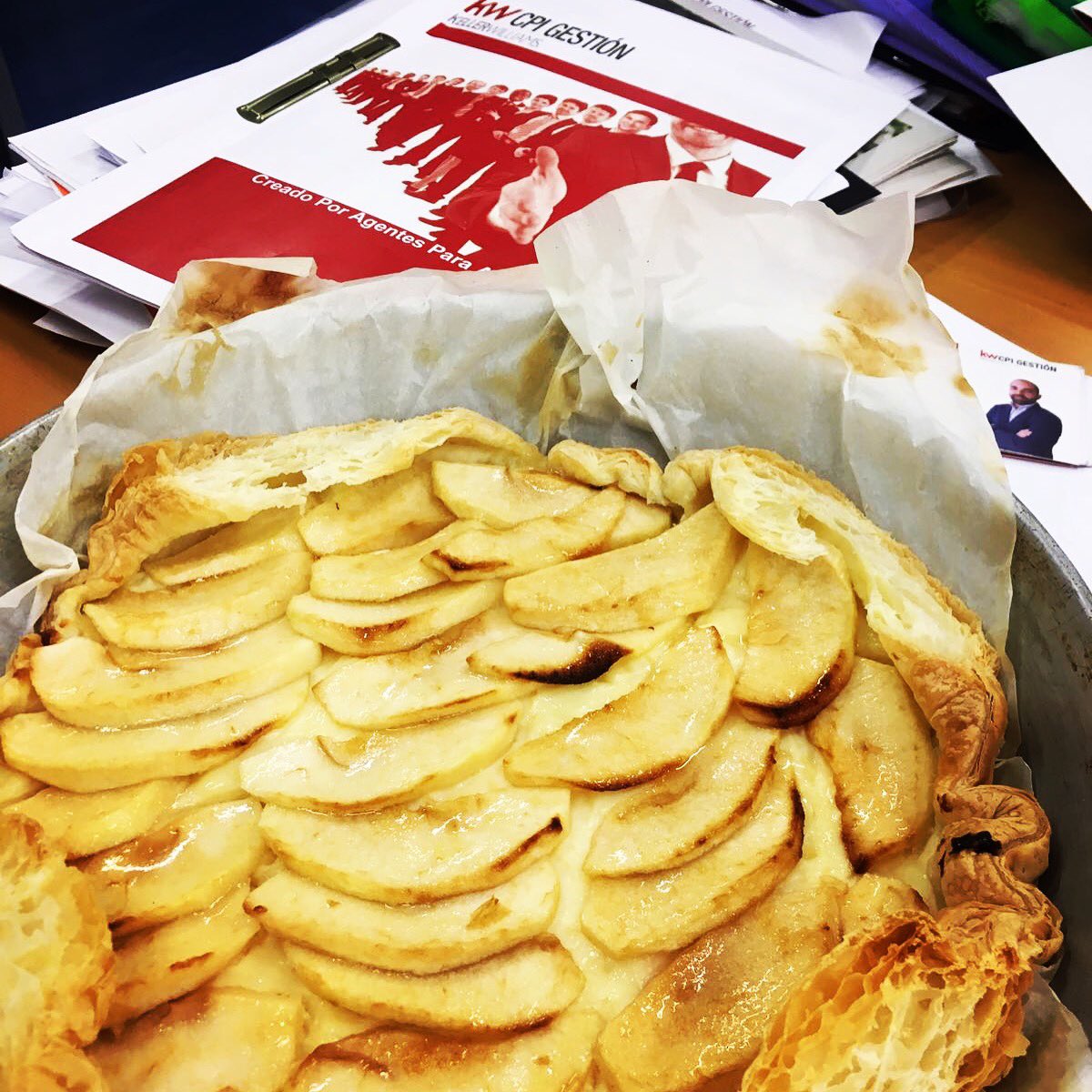 pedrofraj's tweet photo. @idealista gracias!! Hoy desayunamos a vuestra salud con esta tarta hecha con manzanas del último #workshopidealista https://t.co/sBAjtJnMs0