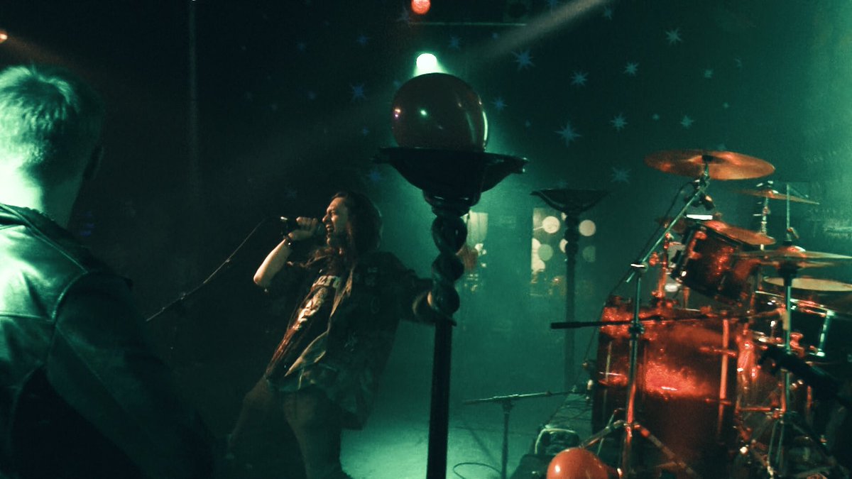 IdiotsWithJuice's tweet image. - @MillerThrillerP is releasing a full set video for Negative Frame TONIGHT! 🎵🎥

Give him a follow and watch for the release later! 

#livemusic #setvideo #liveband #herts #Hertfordshire #UKMusic #musicphotography #musicvideo #filmmaker #filmstudent