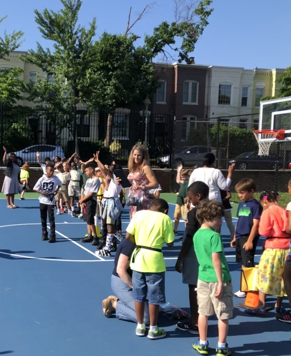 RedstoneGWSPH's tweet photo. For the #physicalactivity chronicles:
Student: “What’s this belt do?” GW team: “We’re putting these on you to see how busy you are today!” Student: *big smile, runs in place*
Scene: #GWSPH collecting data @ Ludlow-Taylor 2 help w pilot #healthystudents @DcpsLab @LTPrincipSmith https://t.co/ej3ErSxzi6