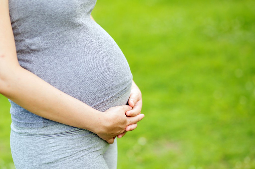Body Mechanics in Pregnancy motionmn.com/body-mechanics…