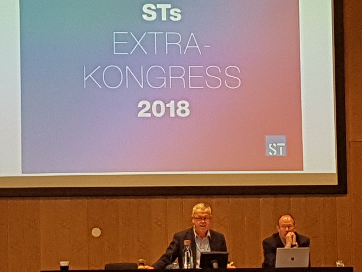 FacketST's tweet photo. Gunnar Johansson, Fackförbundet ST:s tidigare kanslichef sitter ordförande på ST:s Extra Kongress där bland annat frågan om nytt namn ska behandlas. #FacketST #Staten #statligtanställd #spårtrafik #statstjänsteman https://t.co/1bYMsn6Evt