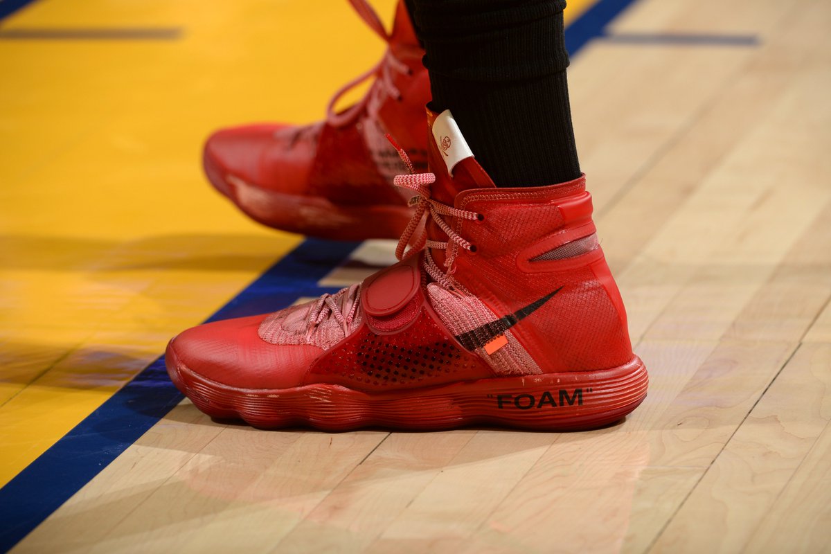 hyperdunk off white on feet
