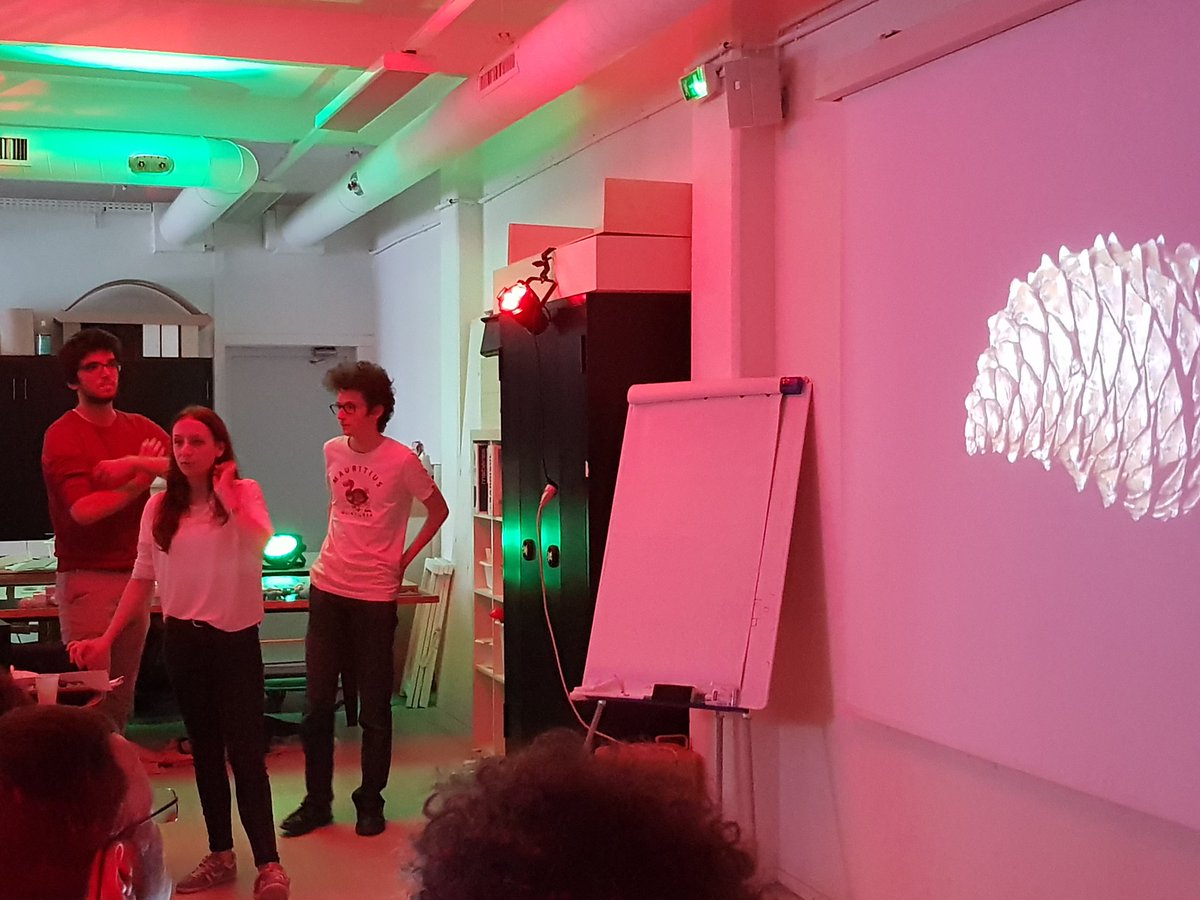 Sinon dans le rendu à l <a href="/Ensci_Paris/">ENSCI_LesAteliers</a> se pose la question de l exploration raisonnée de Mars