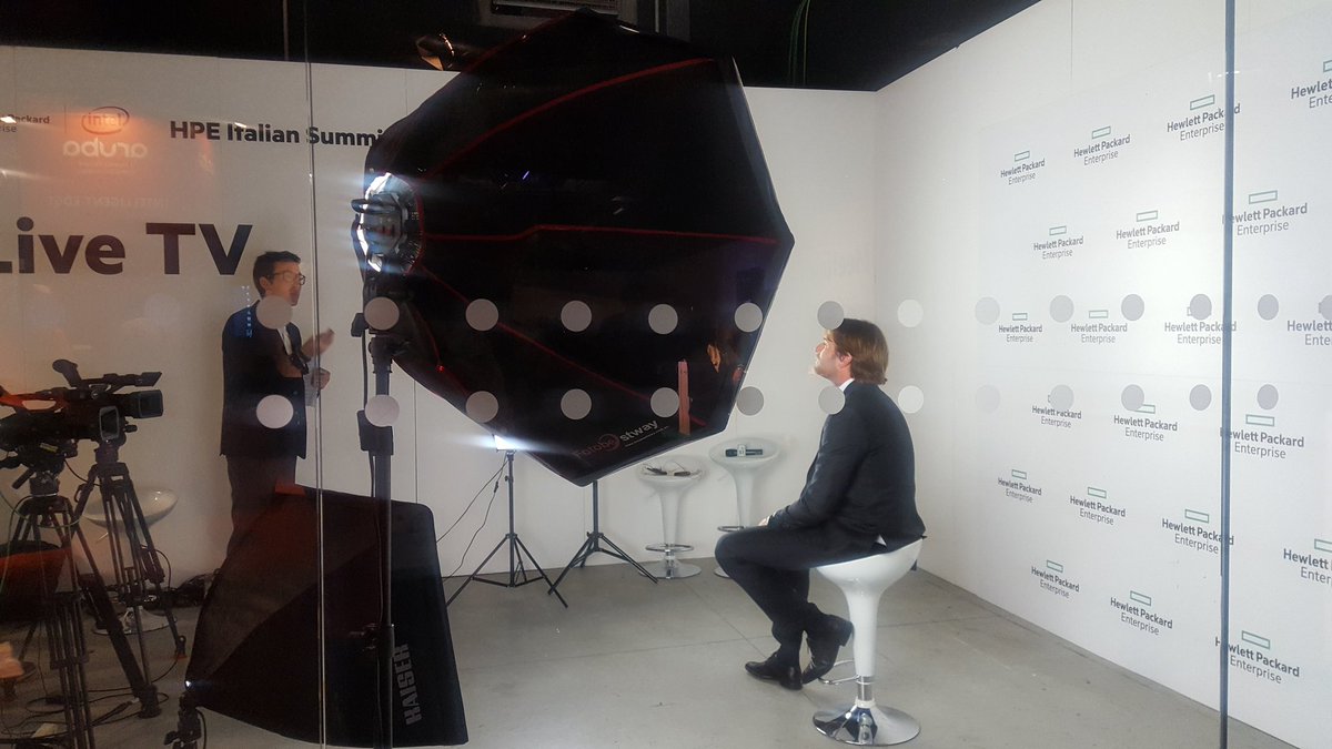 ClauDea80's tweet photo. Live TV anche per @harpaitalia con Fabrizio Facello a #HpePartnerConference #HPEItalianSummit #HPEReimagine https://t.co/PyQ3wTqMqP