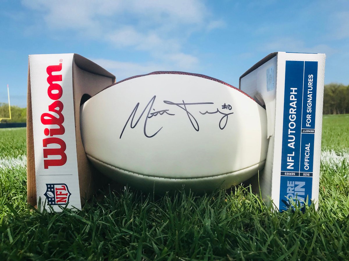 ChicagoBears's tweet photo. RT by 6pm CT for a chance to win this @Mtrubisky10 autographed football! It’s from us to you on our big player signing day.
👀 more on 👻: ChicagoBearsNFL

RULES: https://t.co/EDdNh0SRIz https://t.co/cU5JlGtMI8