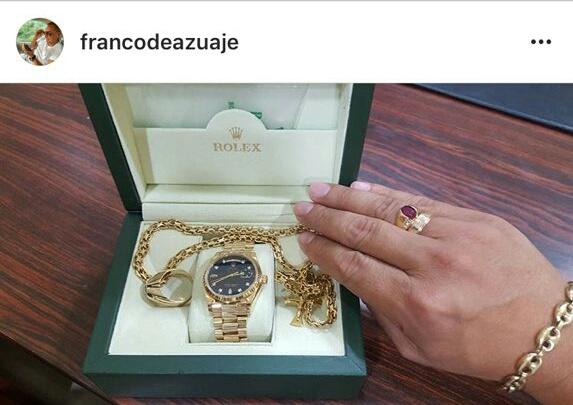 jesusmedinae's tweet photo. ¿Nuevo rico Socialista? Miren a este boliburgues de nombre Franco Guillermo Ferrer, luciendo en su cuello "Guayas de teleférico de purito oro" mientras en los barrios de Venezuela reciben cajas del Clap con gorgojos y podridas. https://t.co/gqRNZ3J0Ev