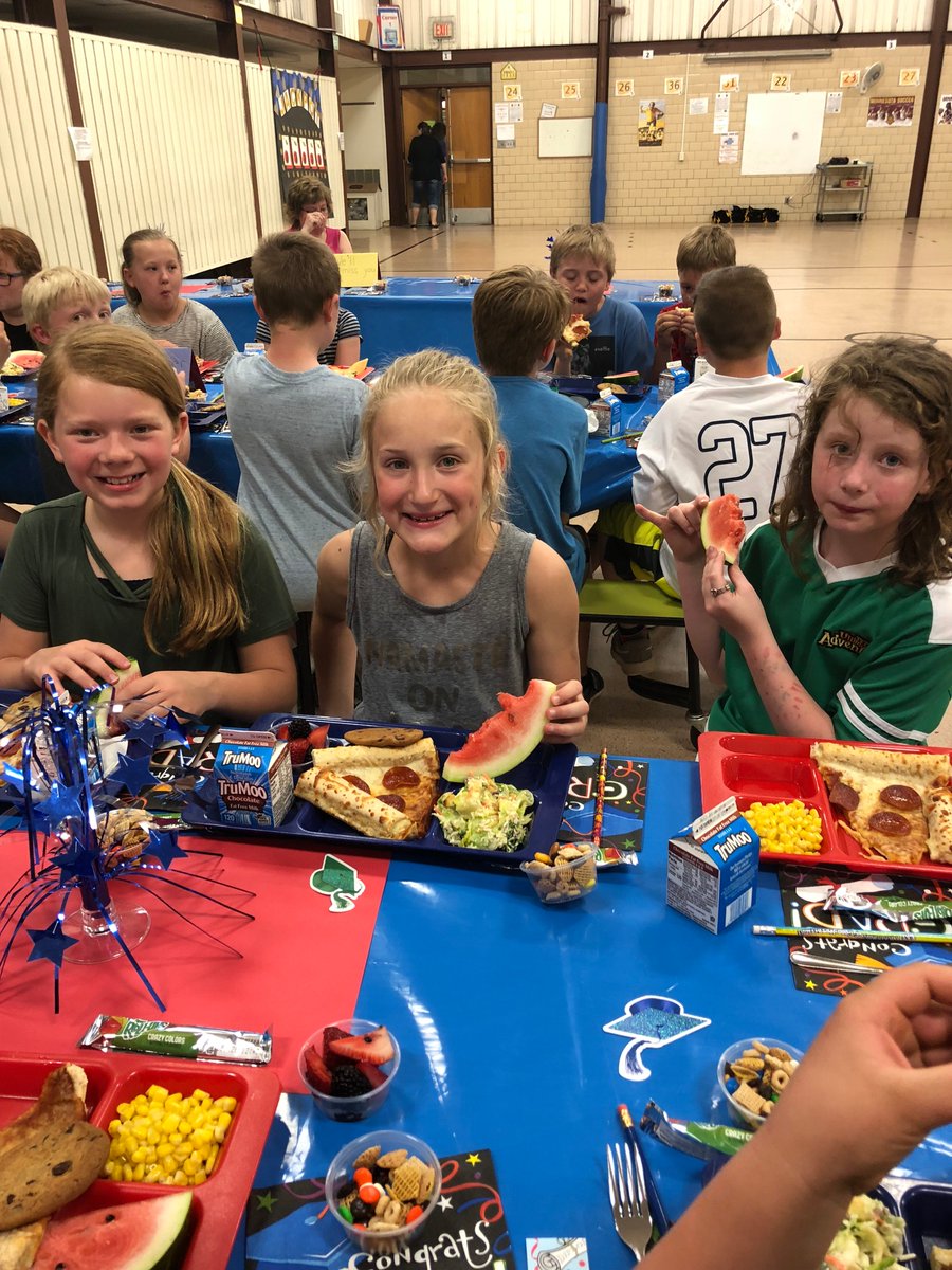 CHARGERSDE's tweet photo. More pictures from the the 4th grade graduation lunch. #WeRDC #DasselRocks https://t.co/w6KTFSs4pz