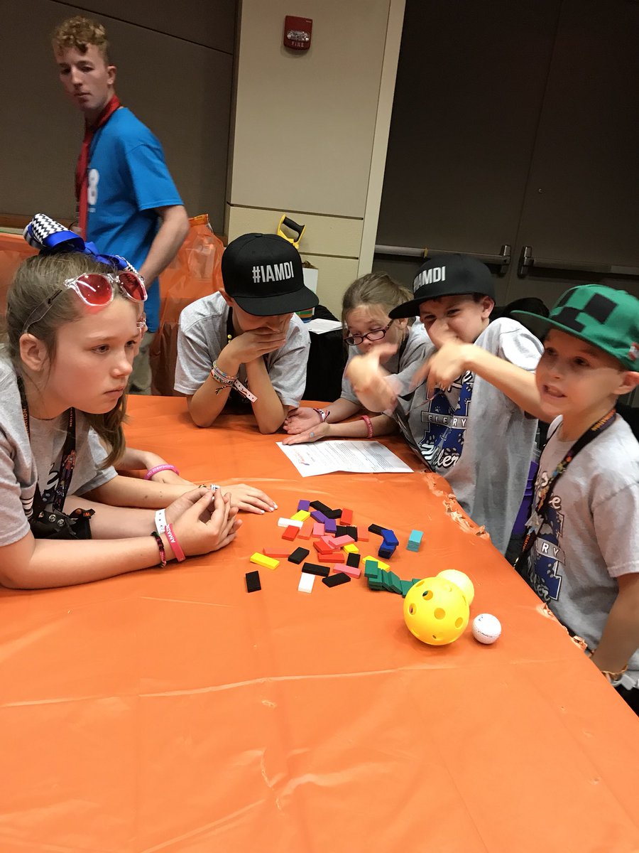 KimMossGT's tweet photo. Instant Challenge Lab at Global Finals! #DINOSyear2 #GlobalFinals18 #thisismyjob https://t.co/jE2a18Gftu