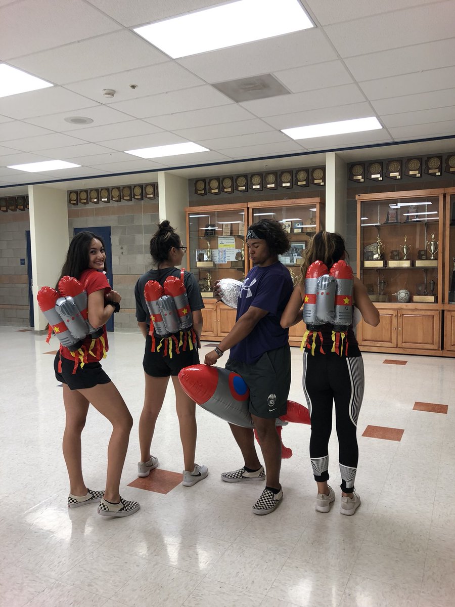 BobcatCrew's tweet photo. Getting to know our link partners with a team scavenger hunt #mayplayday #lockinfun #shenanigans #tshirtreveal https://t.co/UYl3bF1voD
