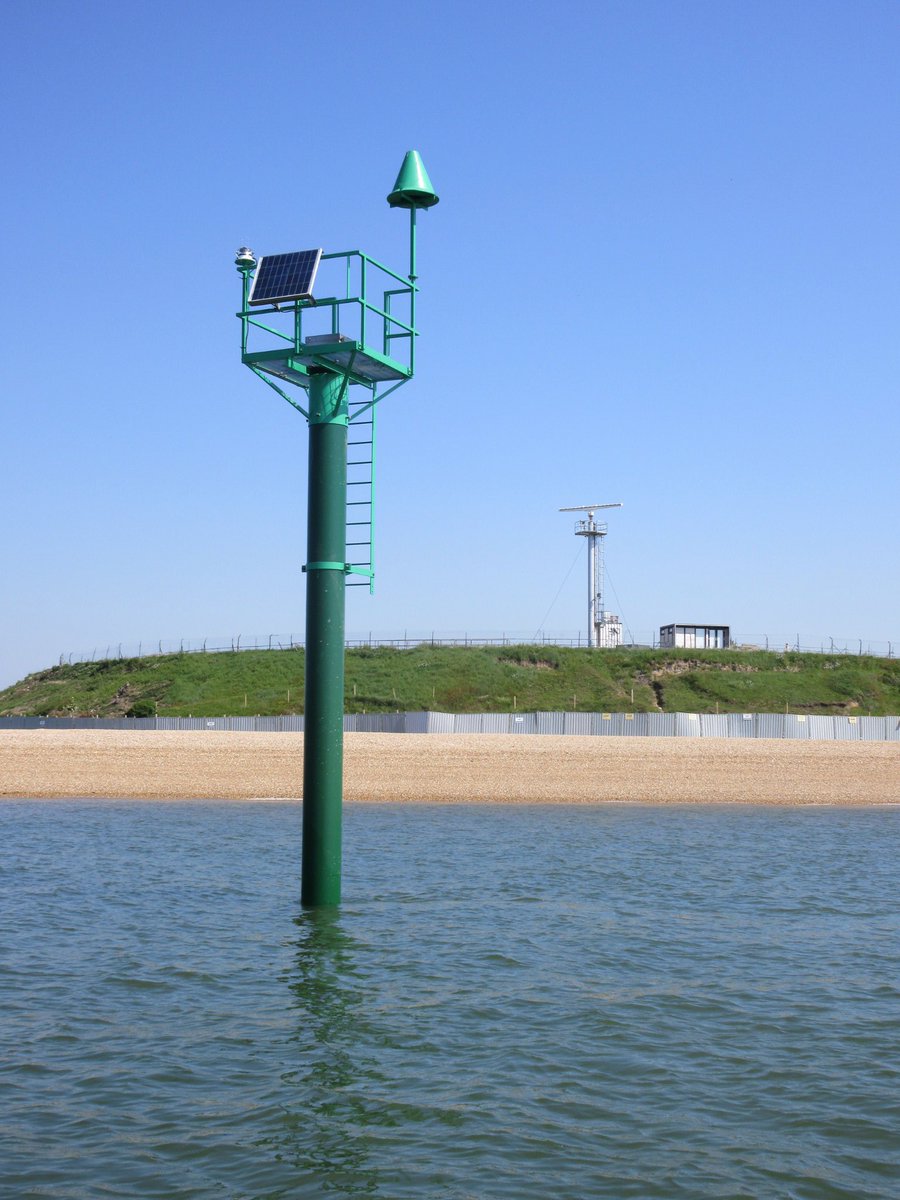 BecsWalford's tweet photo. New Gillkicker Pile, has been established. Same light as poorly one ashore #Portsmouth #navaid https://t.co/gbCVrud46B