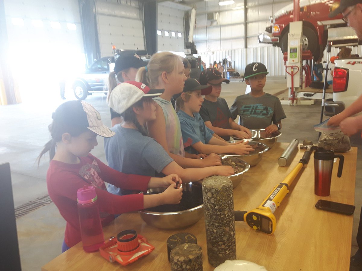 LNewby1969's tweet photo. @SchulerPRSD8 Grade four and fives at the Cypress County Public Works Day. Thanks! https://t.co/OVnlxieYnE