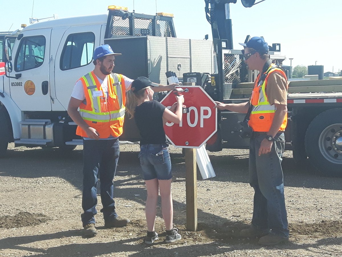 LNewby1969's tweet photo. @SchulerPRSD8 Grade four and fives at the Cypress County Public Works Day. Thanks! https://t.co/OVnlxieYnE