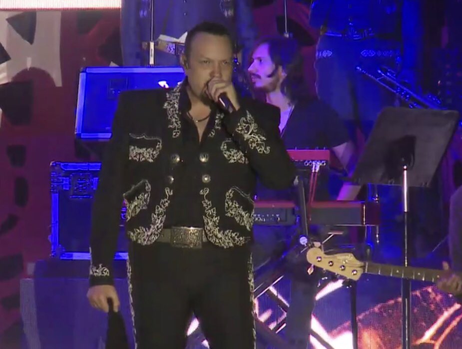 LUMINICAGDL's tweet photo. #PepeAguilar @CuliacanSoy @PhilipsVariLite @dtslighting @Martin_Global @MALighting #vl3000 #nick1201 #mac101 #k1haze #malight2 https://t.co/mg3DOBD2Gr