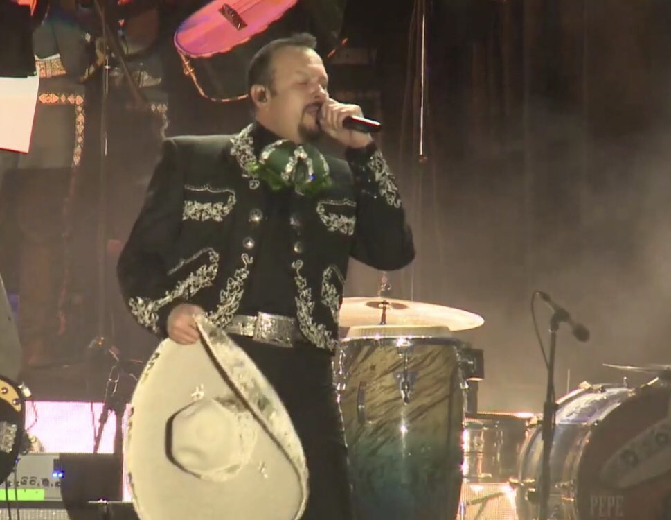 LUMINICAGDL's tweet photo. #PepeAguilar @CuliacanSoy @PhilipsVariLite @dtslighting @Martin_Global @MALighting #vl3000 #nick1201 #mac101 #k1haze #malight2 https://t.co/mg3DOBD2Gr
