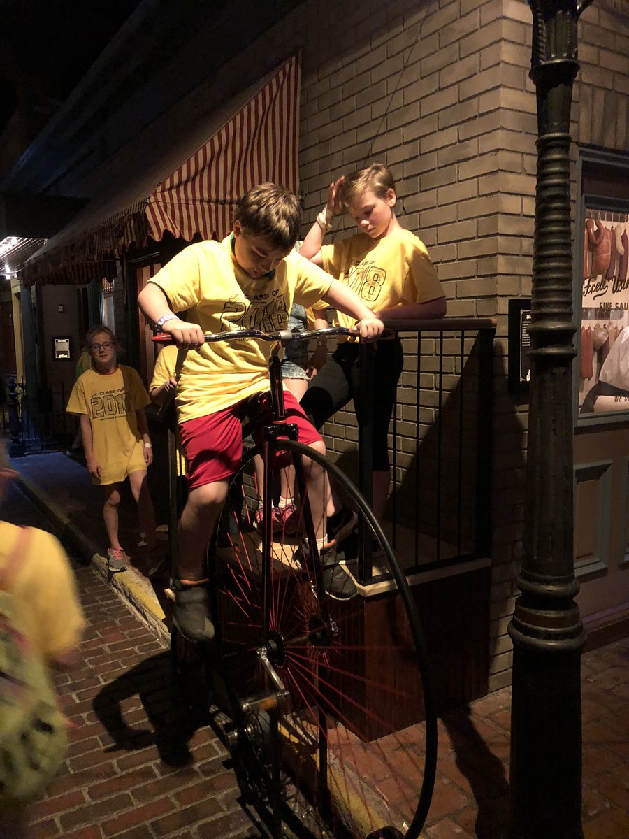MrsCarlsonWDP's tweet photo. 5th graders having fun in the streets of old Milwaukee @KlikaClass #RockOnWestwood https://t.co/ESpQaxUNHd