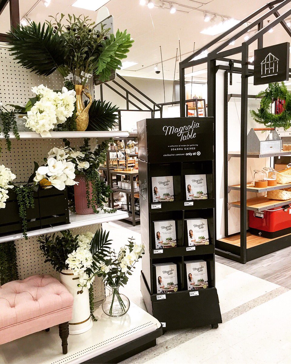 TargetVM_Philly's tweet photo. Beauty in every detail... even our end-caps 😉 at South Philly’s Target. We’re in full bloom and ready for Memorial Day weekend! #visualmerchandising #vmtarget #vmtltarget #displaydesign #floral #design #instagood #magnolia #threshold #opalhouse #beauty #g493 https://t.co/epUnZn243J