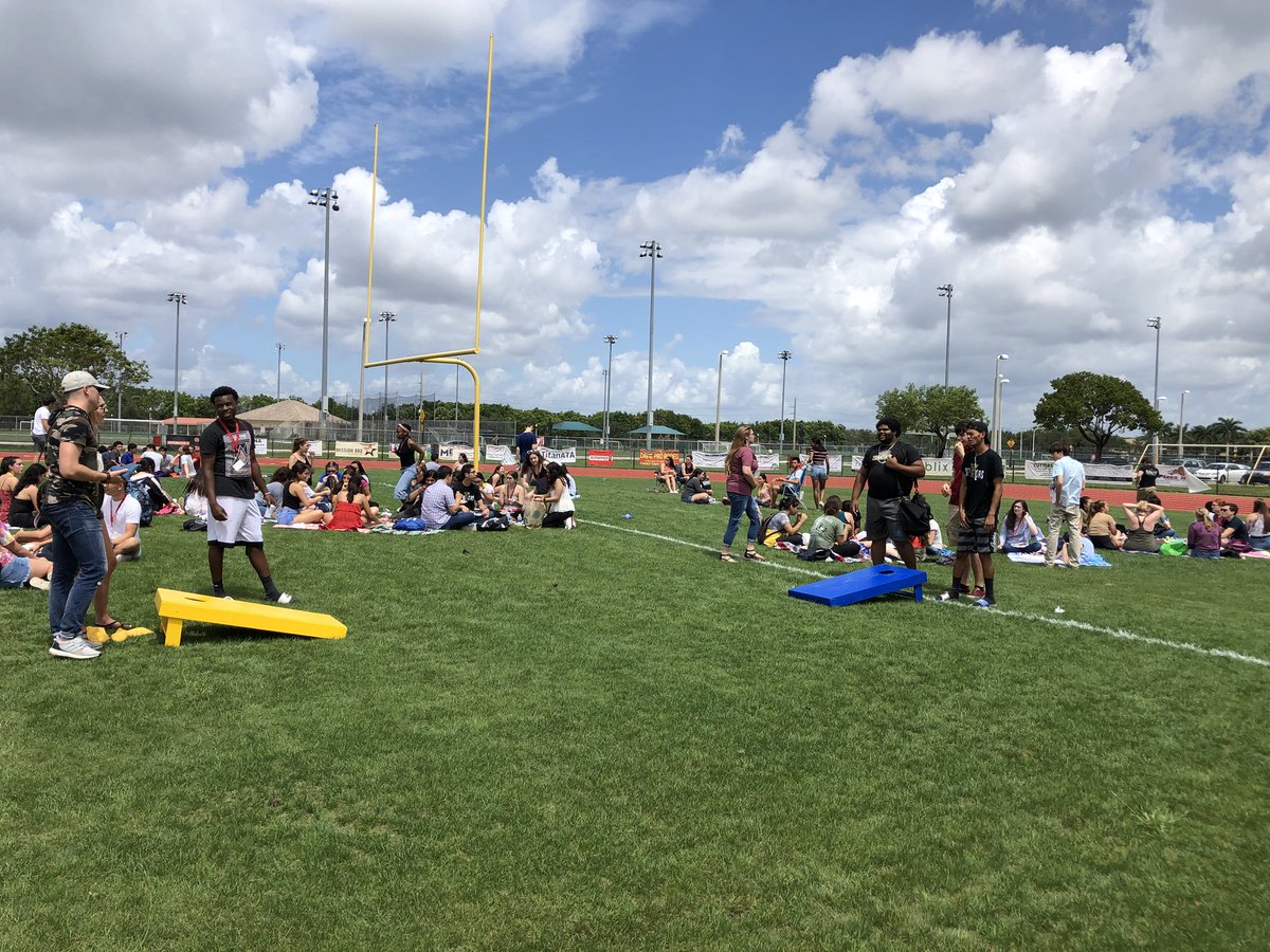 landedtor's tweet photo. Senior BBQ: ✅ 
Making those memories—well done seniors! Glad we could feed y’all! Up next: shaving cream! @Cbhsclassof2018 https://t.co/O1o141HBeS