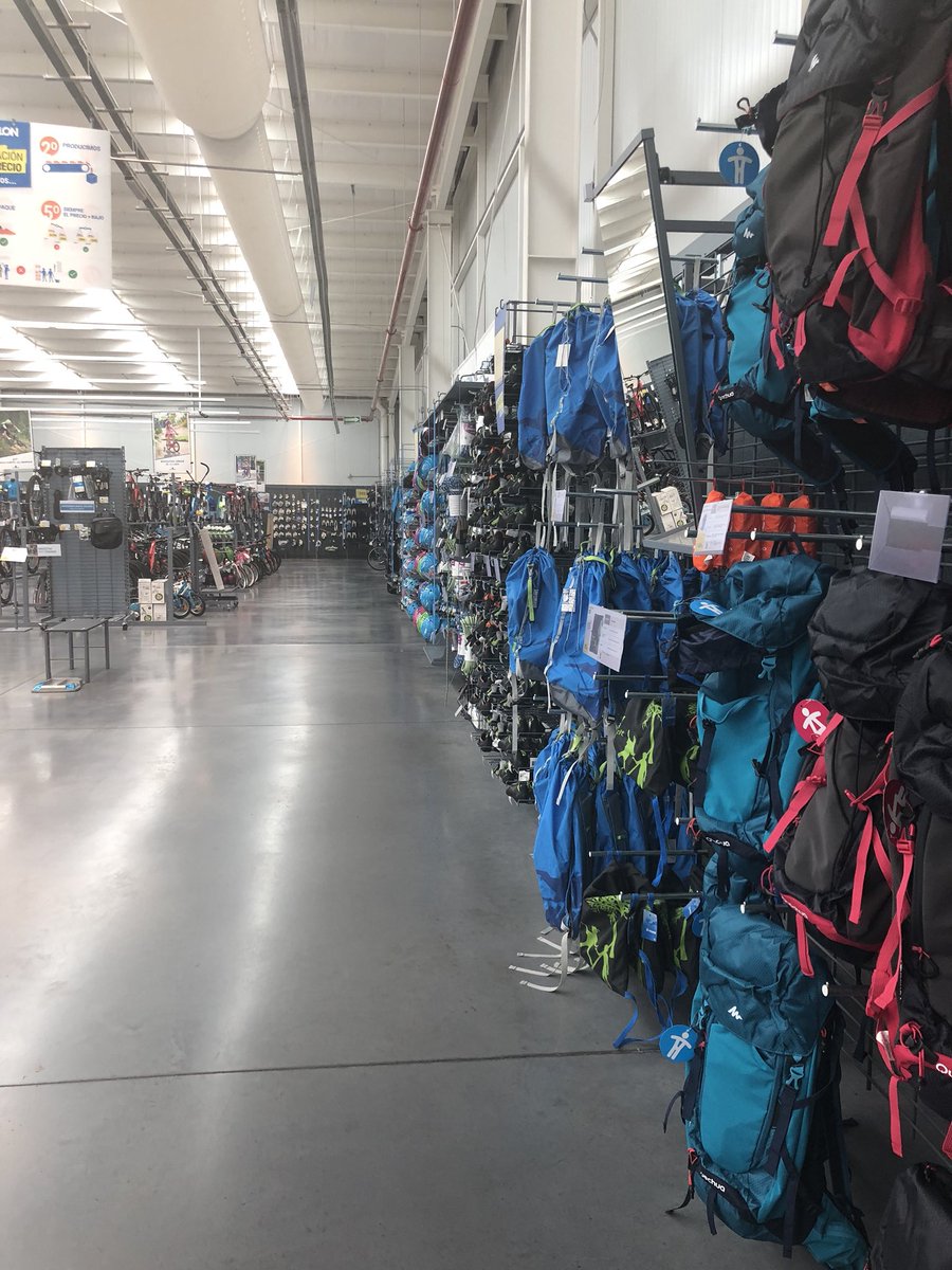 BeatrizCalvo12's tweet photo. Inspección de piso #decathlon Queretaro tras dos años de uso. #RCRmastermall por @RinolMexico endurecedor @RoclandFloor - fibras #dramix3D - diseño de @Monofloor_RCR - En @RCRIF somos #lideresdelmundoplano https://t.co/mtCUlldOA6