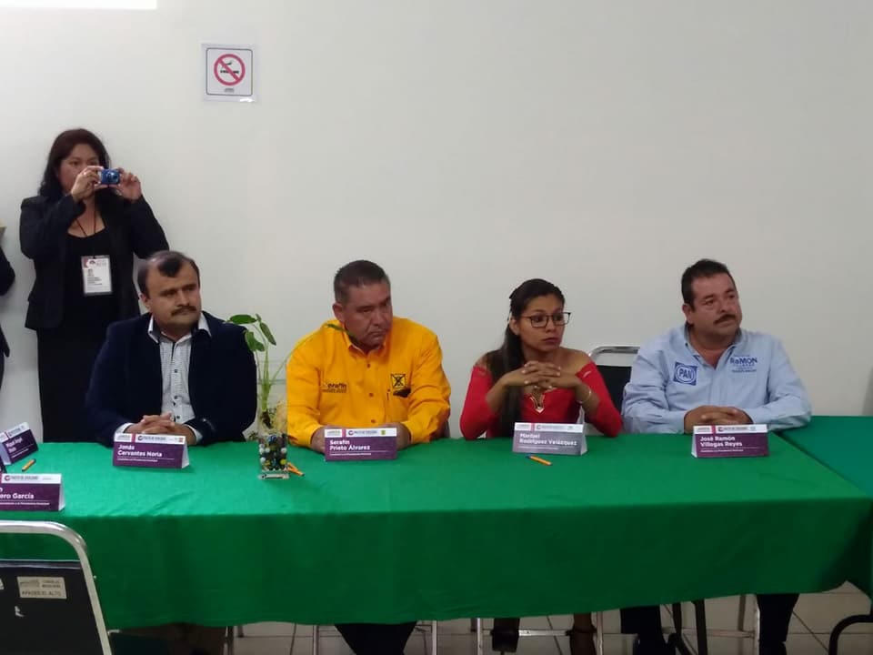 SerafinPrietoA's tweet photo. #PRD #SomosPRD #ContigoElCambioSigue Hoy por la mañana asistí a las instalaciones del Consejo Electoral de Juventino Rosas para firmar el Pacto de Civilidad entre los candidatos al Ayuntamiento Municipal. #VotaPRD https://t.co/ds4kuUM1YJ