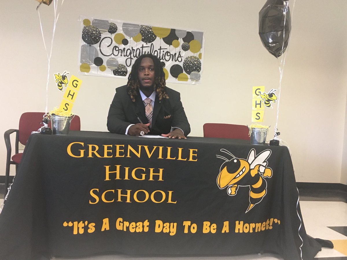 DDTSports's tweet photo. Former @gpsd_district Hornet and @holmesathletics Bulldog Christopher Dye signed his D1 Letter of Intent with @kennesawstfb 
#DeltaFB 
@__cd55 https://t.co/jb23gz9z42