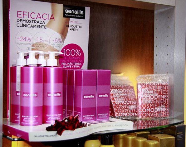 PharmaNavas's tweet photo. Regala Cosmética 💚
#Regalacosmetica
.
.
#pharmanavas #parafarmacia #cosmetica #cuidate #cuidale https://t.co/KPj543wHk1