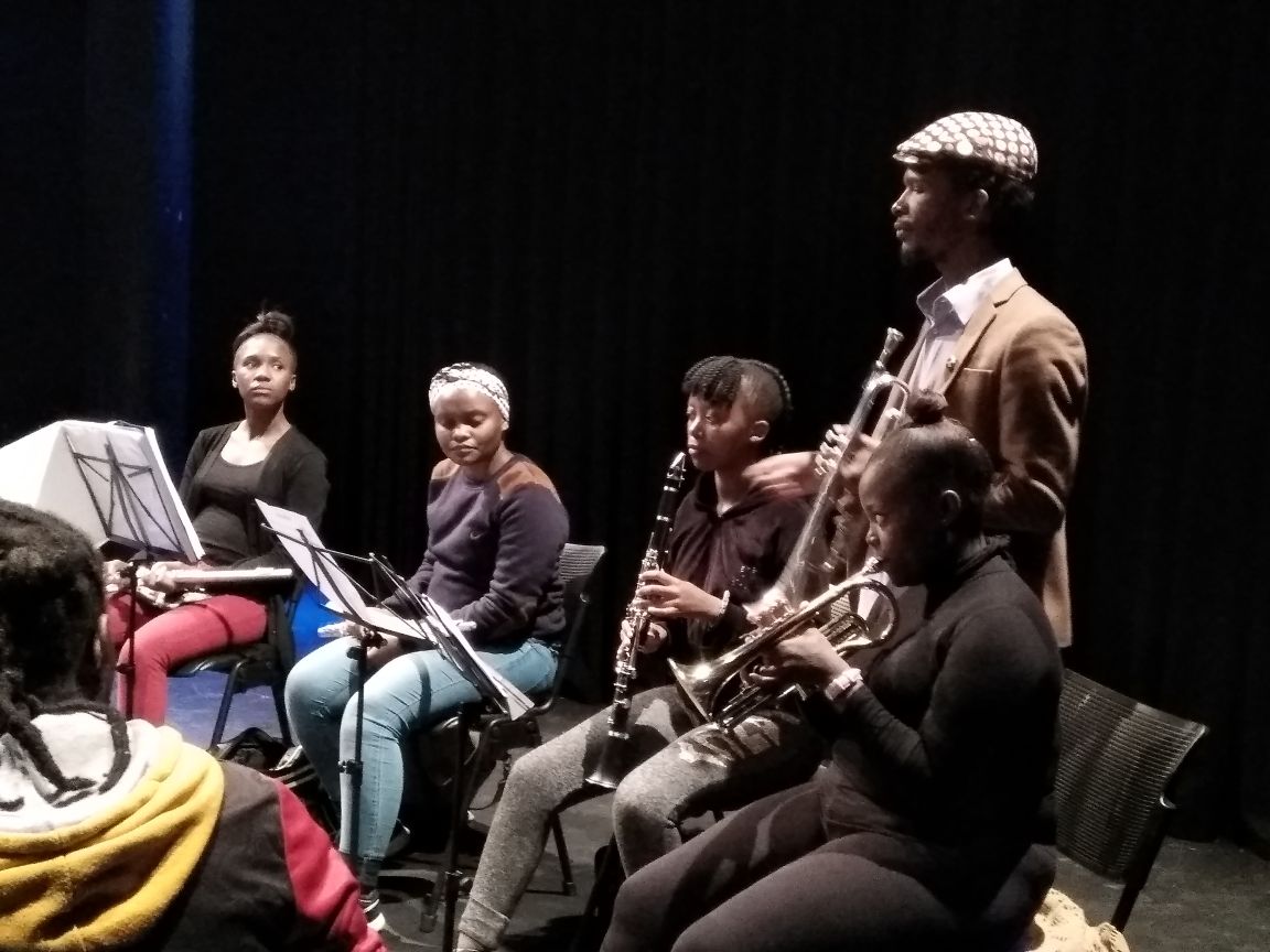 sowetotheatres's tweet photo. Check out @MANDLAMLANGENI getting ready for tomorrow's performance @sowetotheatres #TuneRecreationCommittee #FutureIsNow taking place on the 24th and 25th of May! Pictured here with members of the Soweto Junior Orchestra! https://t.co/ZVzlVi7g5J