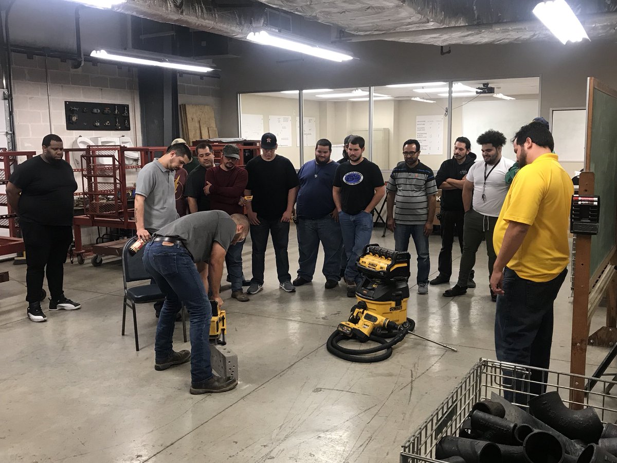 LU286_JAC's tweet image. Big thanks to @DEWALTtough for supporting our Apprenticeship readiness/MC3 program by providing Silica Training, being a lunch sponsor, and helping to get this group job-site ready. @UAPipeTrades @SWPipeTrades @WSNCT @wfscapitalarea @BldgTrdsUnions @TxBldgTrades #WeBuildTx