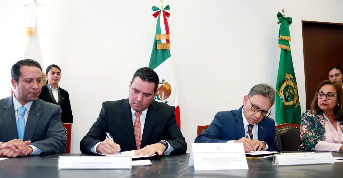 alexfedezcam's tweet photo. La @SeducEdoMex y @UAEM_MX  firmamos un Acuerdo Estratégico que permitirá a los aspirantes que no resultaron seleccionados en un espacio académico del nivel Medio Superior o Superior de la UAEM, acceder de forma alternativa al Sistema Educativo Estatal. https://t.co/sm9IW19crg