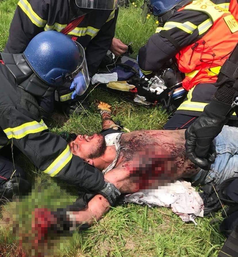 Yesterday an antifa in France decided it was a good idea to pick up a grenade and attempt to throw it at the police.

Except the grenade exploded and he completely lost his right hand.

Now he's a TRUE lefty.