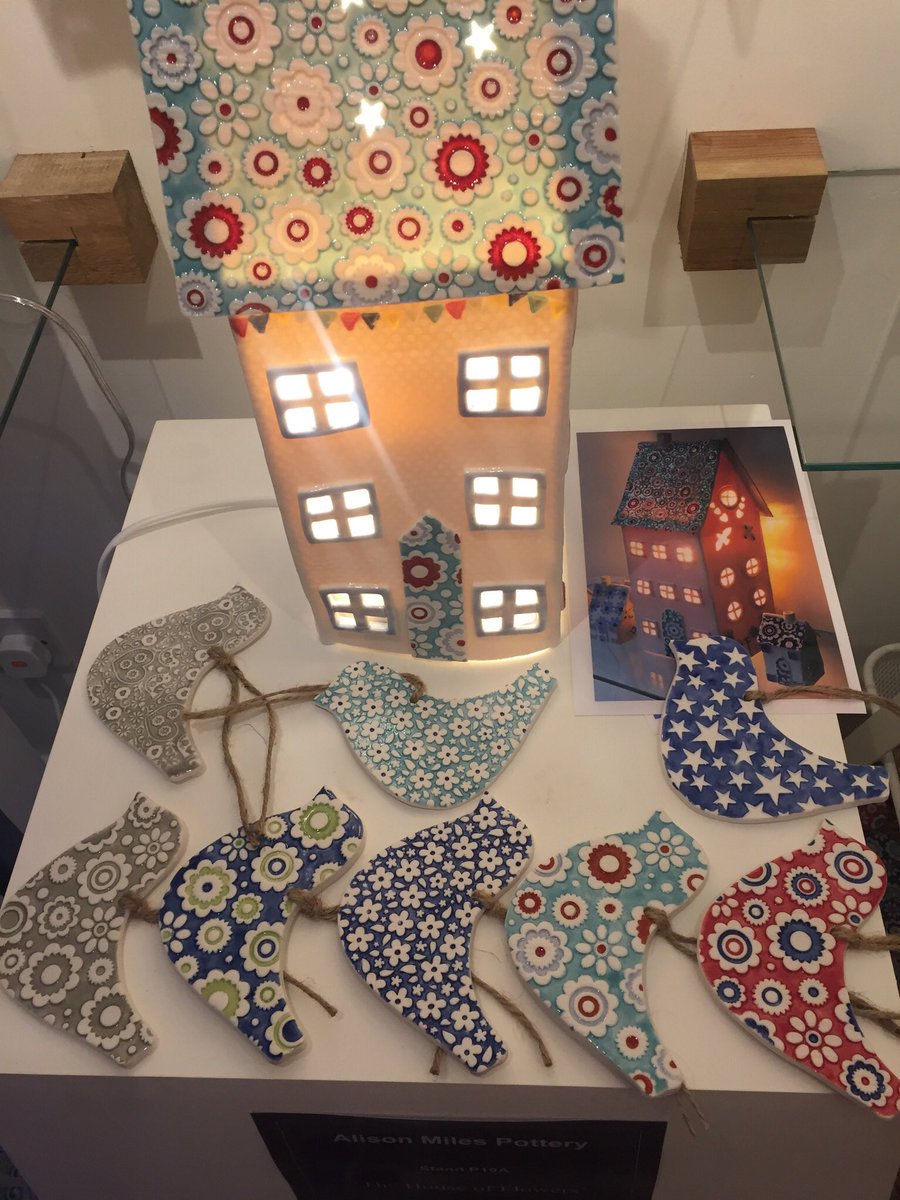 am_pottery's tweet photo. New #porcelain electric table lamp  looking good if I say so myself... standing at 39cm, it will be making its first public appearance at the @exetercraftF @ExeterCathedral on the Green #lighting #handmade #BIG #devonhour #happypotter https://t.co/shBZ9P0L43