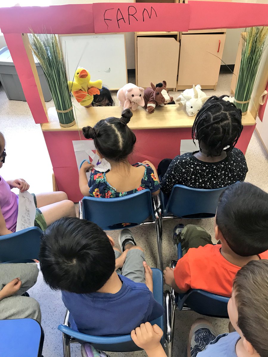 mrs_stornelli's tweet photo. FDK-B is putting on a puppet show 😊 I wonder what these farm animals will get up to in the barn ... 🐷🐔🐑🐄🐐 #ImaginativePlay #DramaticCentre https://t.co/yetsqfEhZO