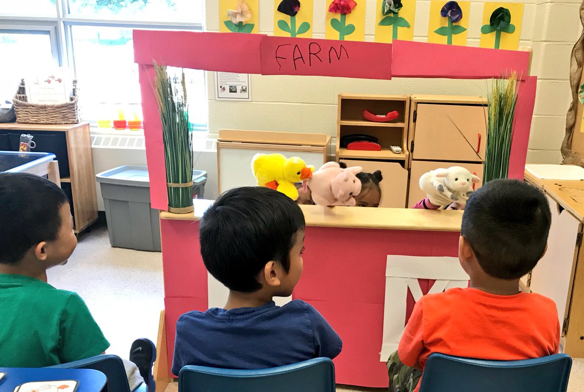 mrs_stornelli's tweet photo. FDK-B is putting on a puppet show 😊 I wonder what these farm animals will get up to in the barn ... 🐷🐔🐑🐄🐐 #ImaginativePlay #DramaticCentre https://t.co/yetsqfEhZO