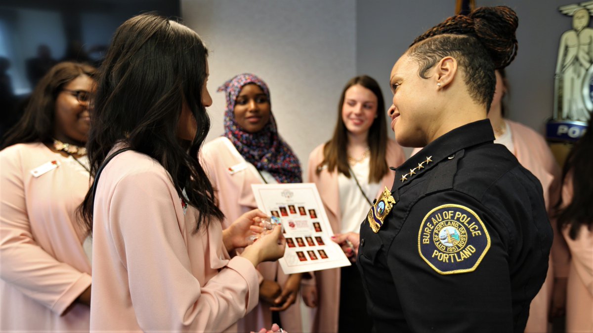 PortlandPolice's tweet photo. The 2018 @PDXRoseFestival Court stopped by to meet Chief Outlaw today.  They asked some great questions and presented the Chief with a pin and signed photo card. https://t.co/yZ4ErLjv3a