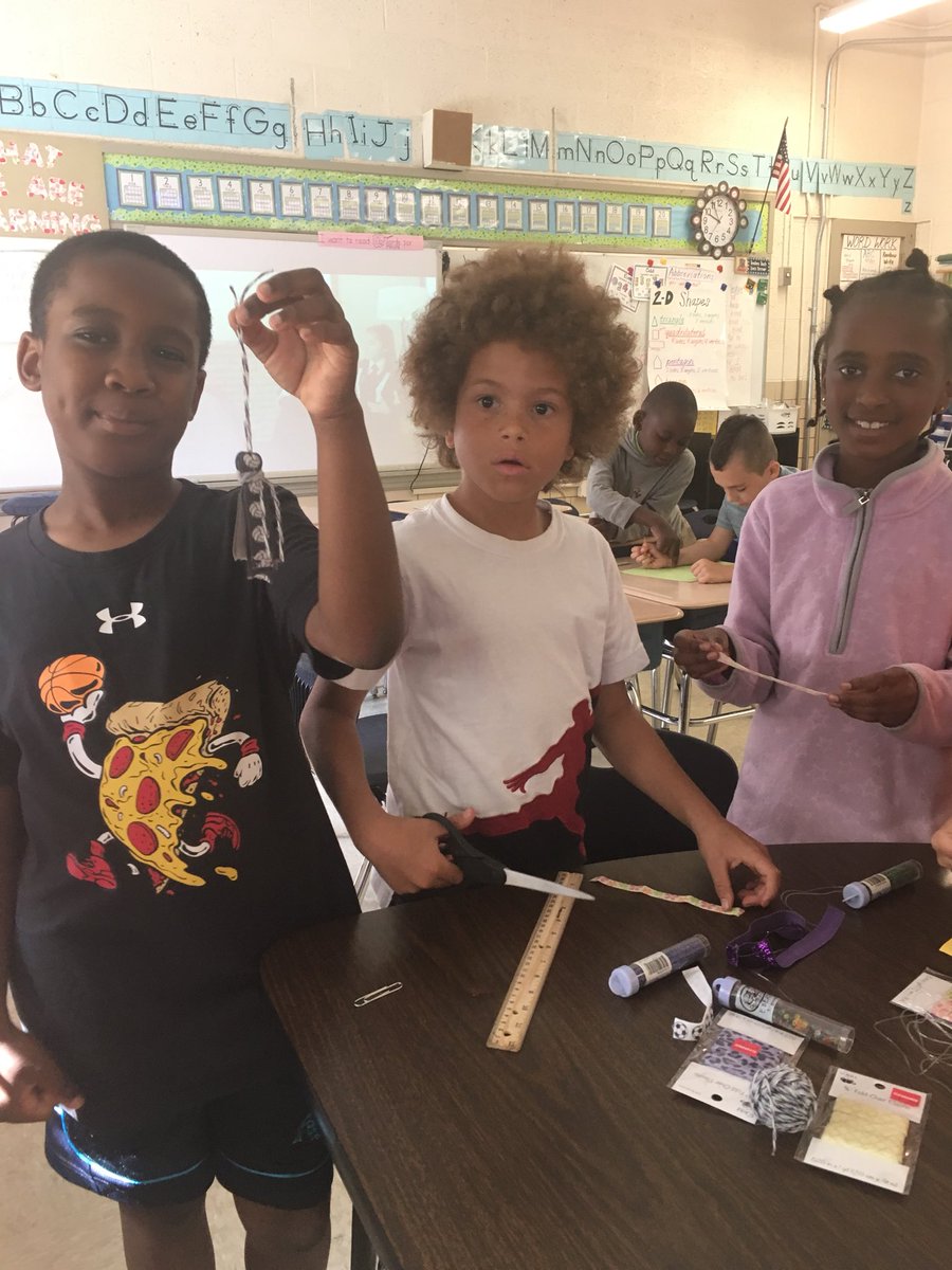 ElizMccue's tweet photo. Using our measuring skills to create necklaces and other art @BeaumontMagnet https://t.co/DD1IW1OZ69