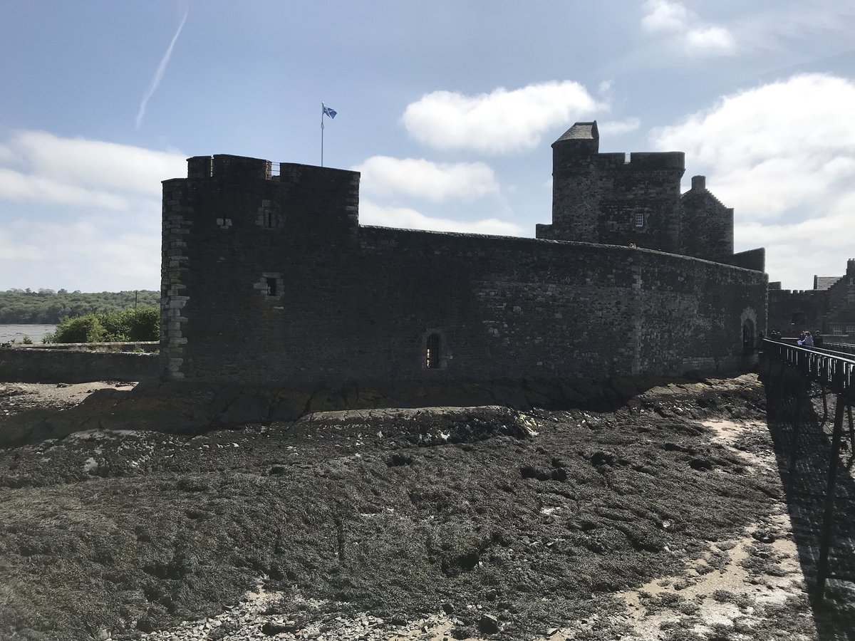 Inchcolm_Iain's tweet photo. Nice day for a visit to Blackness @welovehistory https://t.co/ghUsFIRIrM