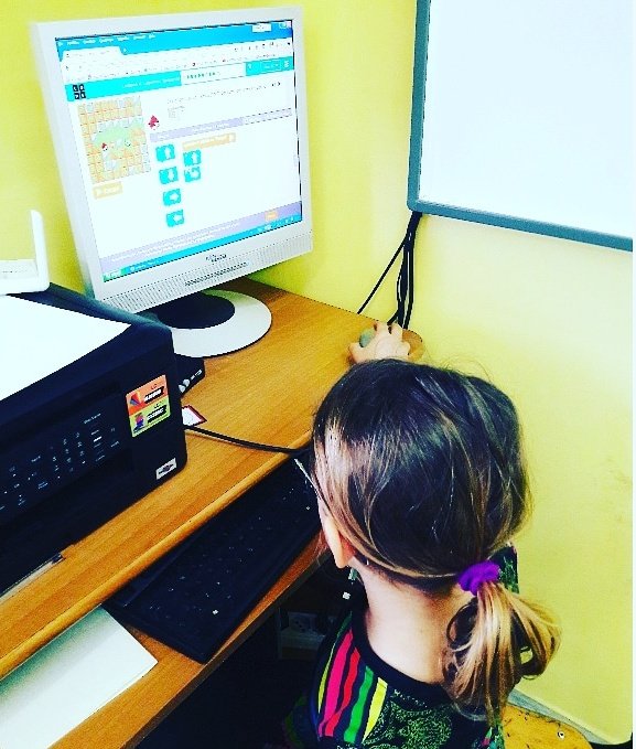 benedetta1971's tweet photo. Oggi solo #coding @ProgrammaFuturo #Beeboot #Pensierocomputazionale https://t.co/kKd9YHES4Q