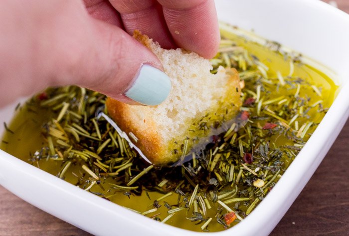 Herbed Bread Dipping Oil - such and easy way to compliment your favorite crusty breads! #recipe #bread #dippingoil
RECIPE: deliciouslittlebites.com/herbed-bread-d…